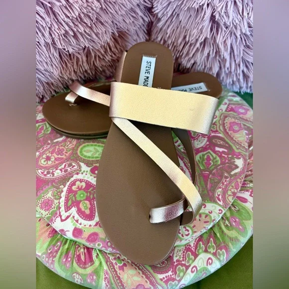 Steve Madden Stylish Rose Gold Metallic Sandals - Picture 2 of 7